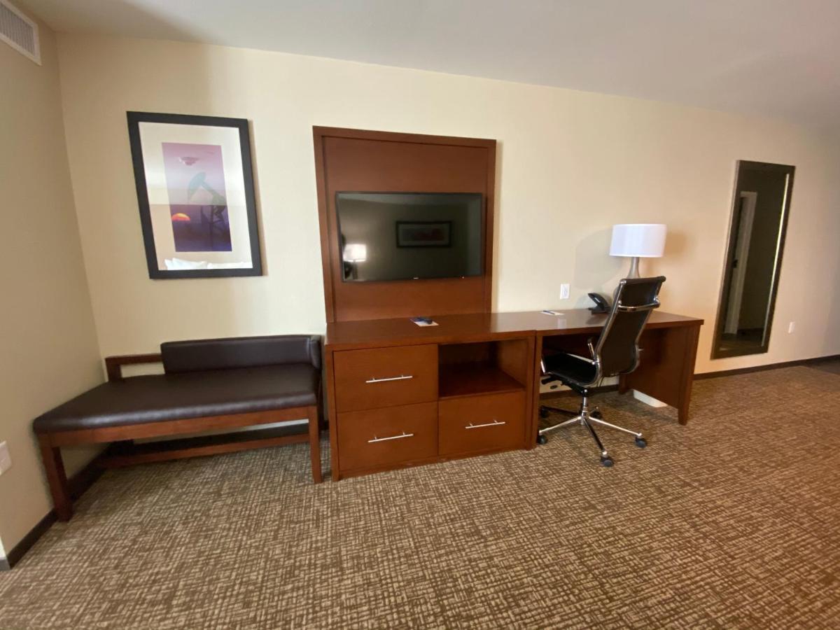 Comfort Suites Midland West Екстериор снимка