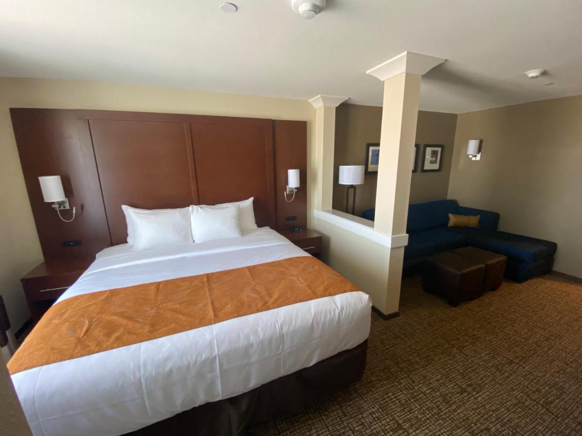 Comfort Suites Midland West Екстериор снимка