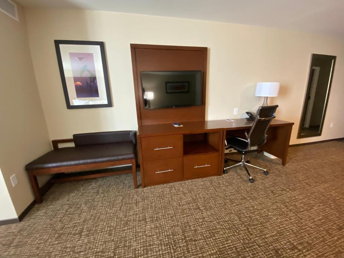 Comfort Suites Midland West Екстериор снимка