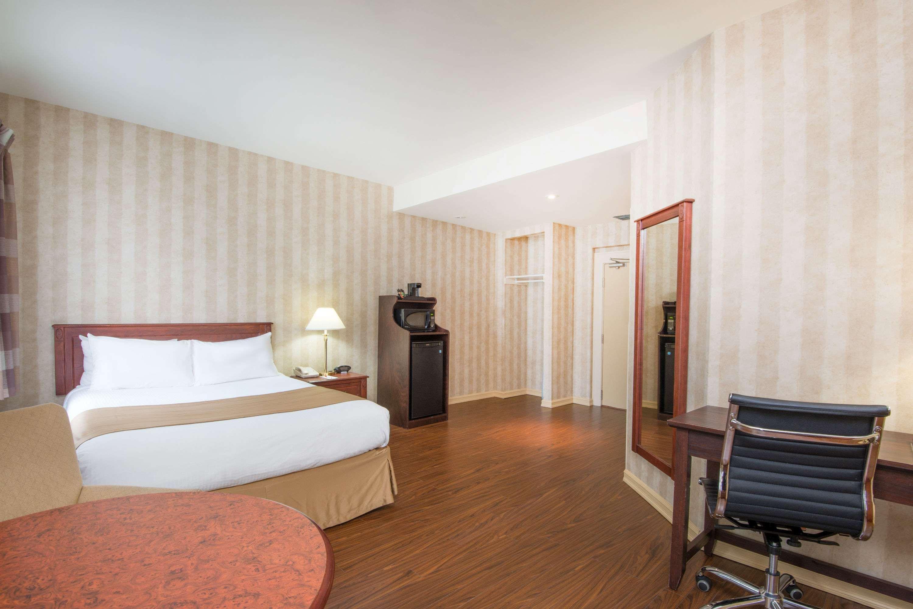 Comfort Suites Midland West Екстериор снимка